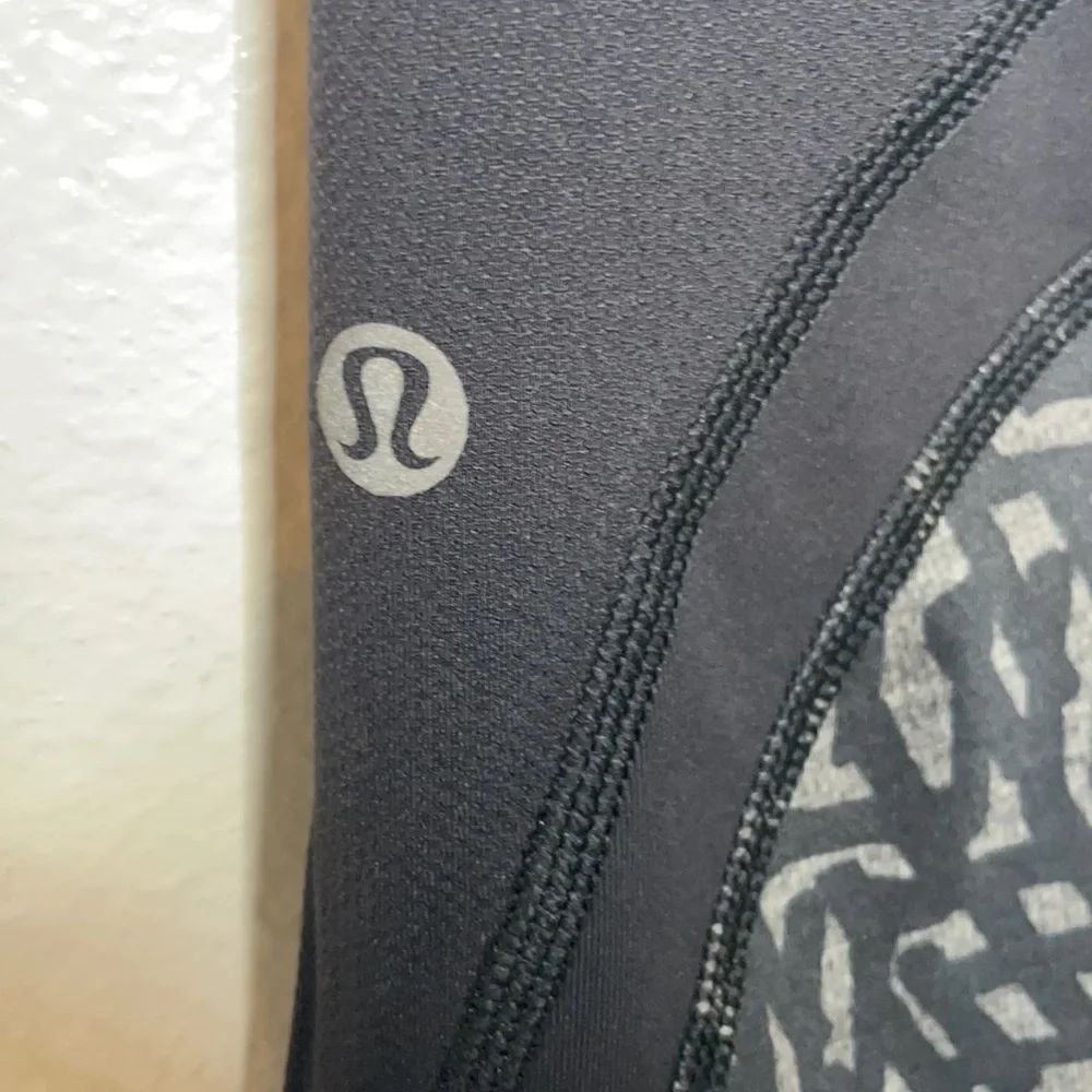 Lululemon Soulcycle Leggings Skull sz 4 Black/Grey‎